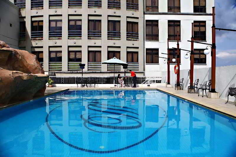 The Apartments At Merdeka Palace Hotel กูชิง ภายนอก รูปภาพ