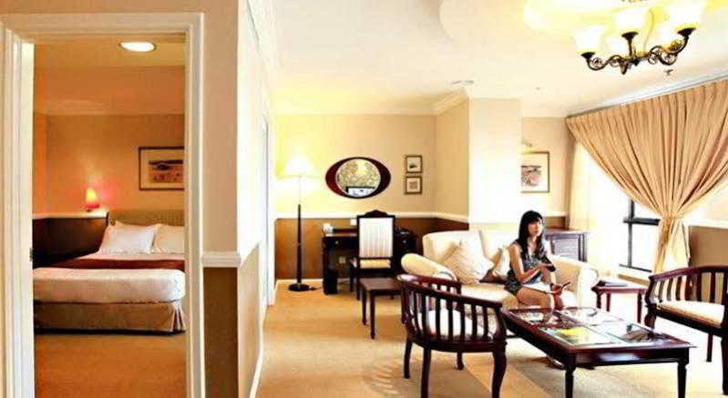 The Apartments At Merdeka Palace Hotel กูชิง ภายนอก รูปภาพ