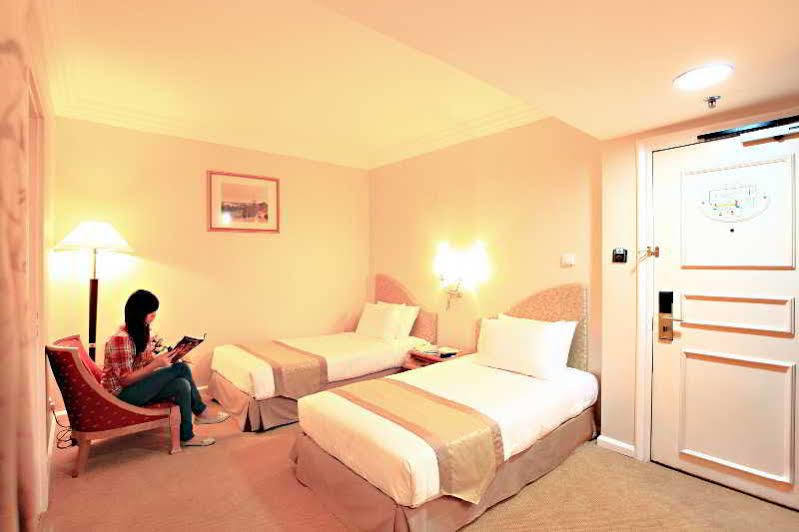 The Apartments At Merdeka Palace Hotel กูชิง ภายนอก รูปภาพ